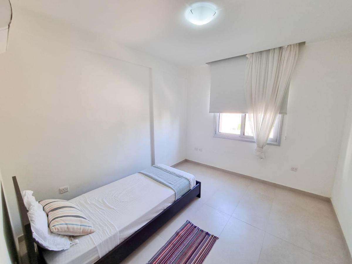 Seaside Elegance Retreat Apartment ลาร์นาคา ภายนอก รูปภาพ