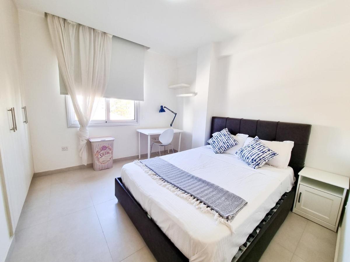 Seaside Elegance Retreat Apartment ลาร์นาคา ภายนอก รูปภาพ